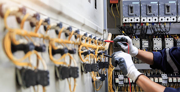 Professional Electrician technician working in Kellyville, OK